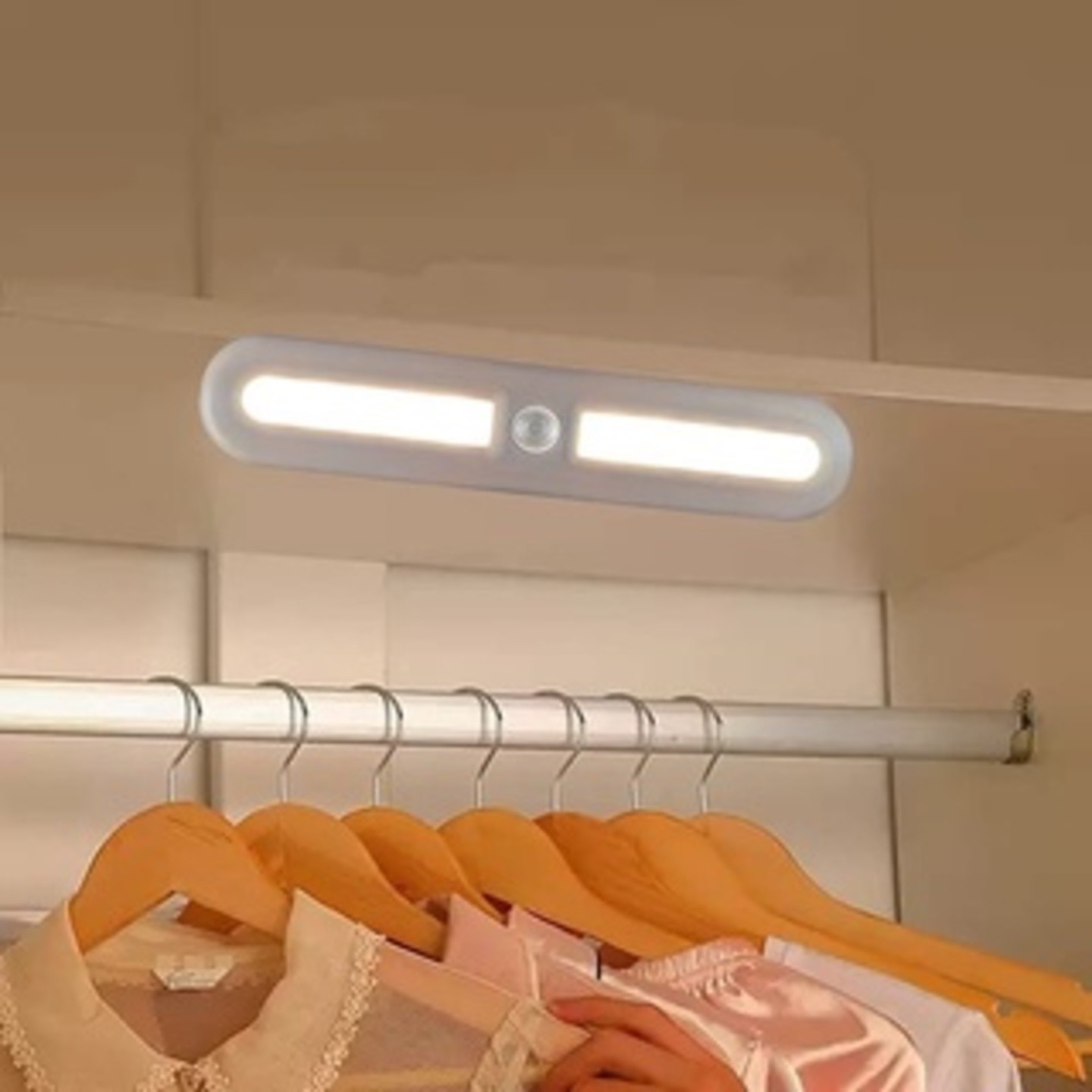 Samyaka Led Motion Sensor Light